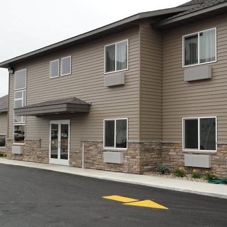 Canby Inn And Suites Exteriör bild